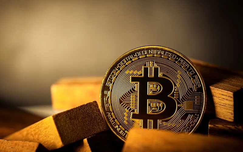 فشار فروش نهنگ‌ها و ماینرها؛ اصلاح بیت‌کوین ممکن است تا پاییز ادامه داشته باشد
